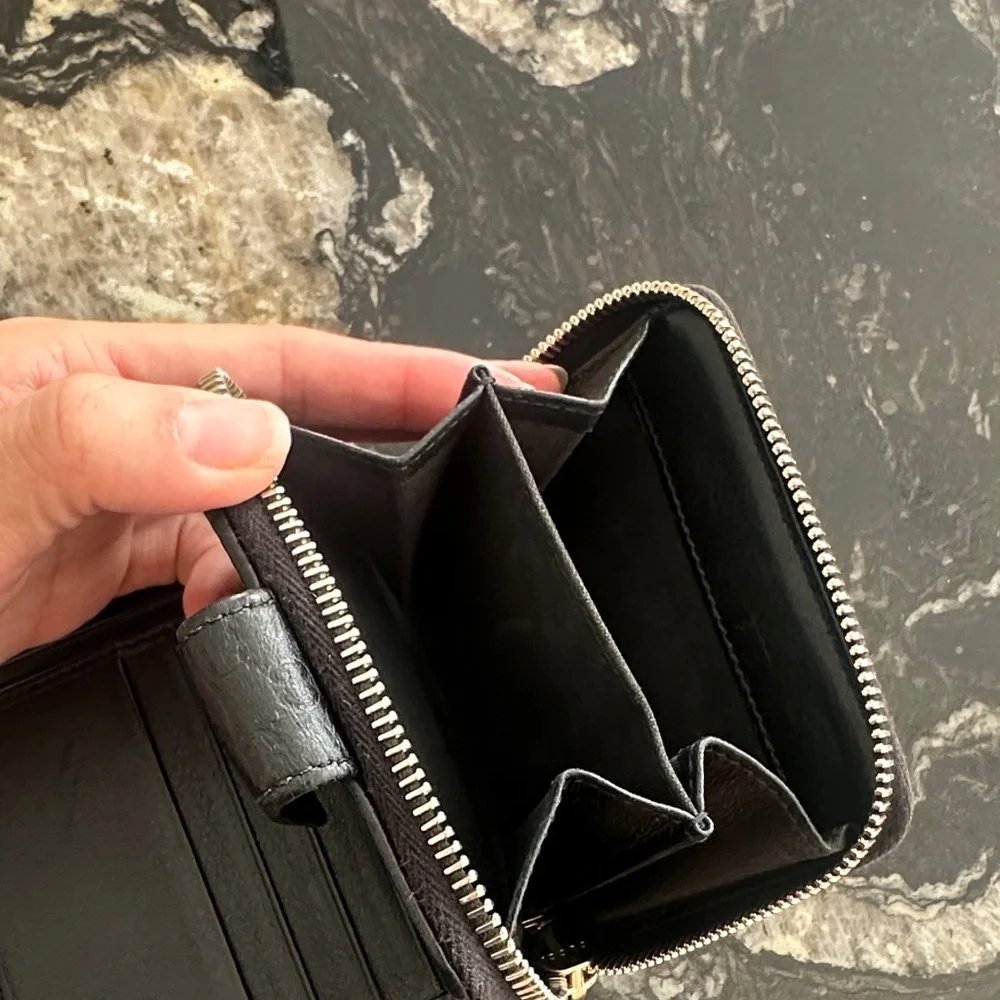 Gucci Black Embossed Leather Wallet - Picture 4 of 5